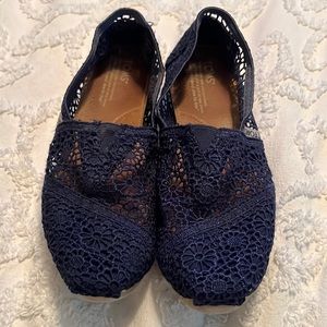 Navy lace Toms size 8